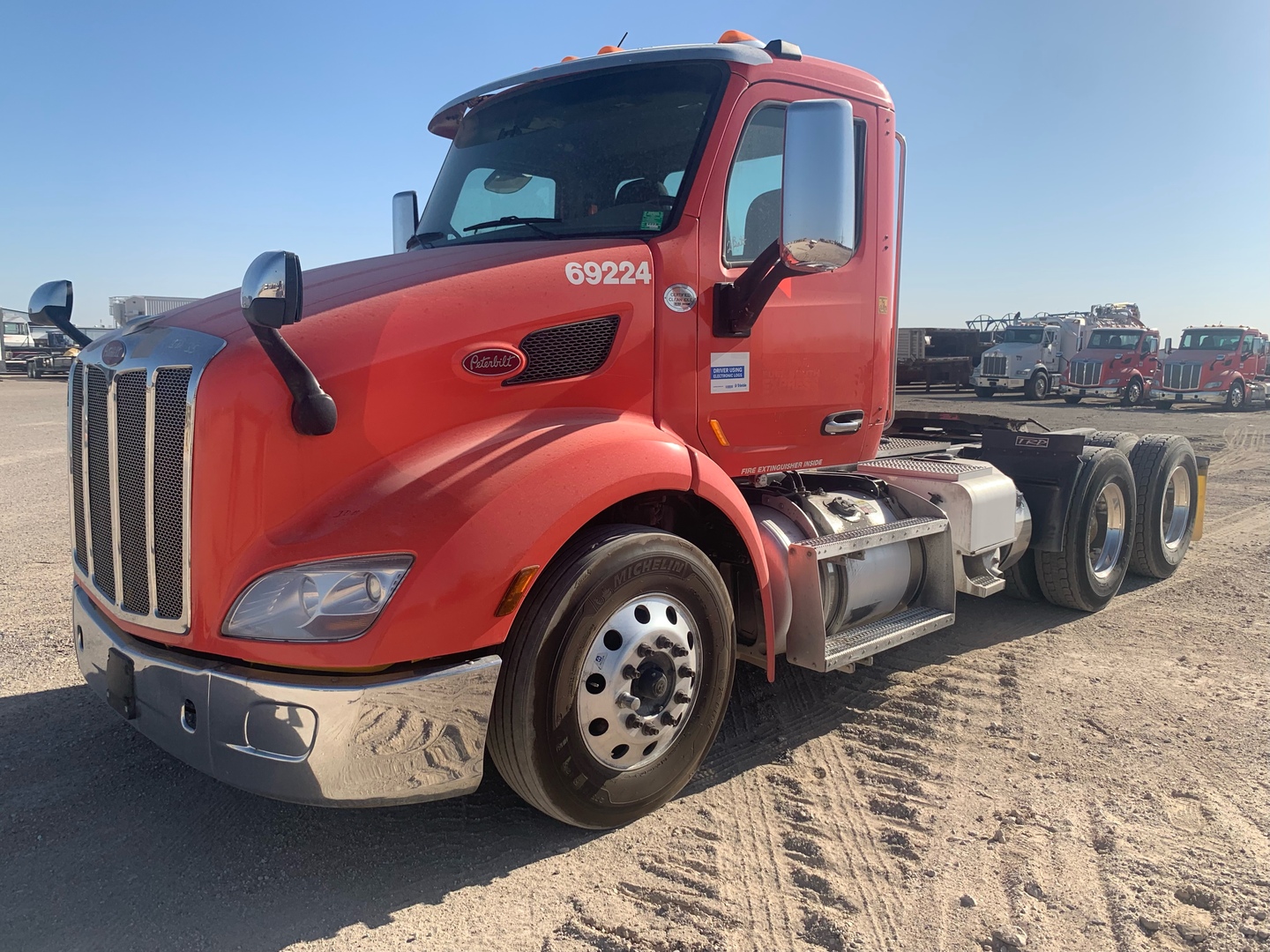 2019 Peterbilt 579 Daycab Semi Tractor Truck